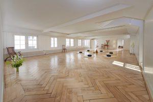 Grosser Raum vom Tanz und Meditationstudio